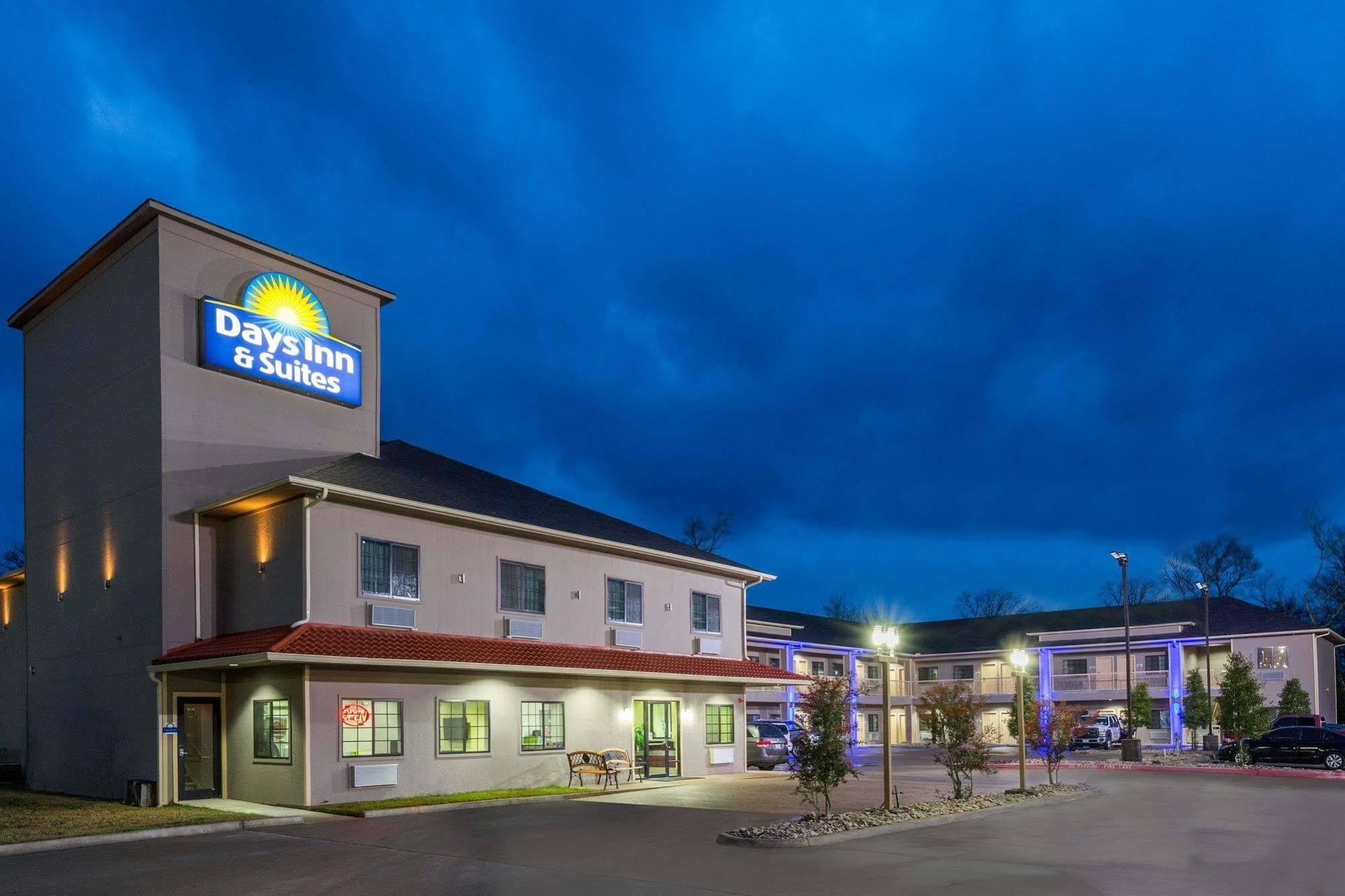 Days Inn & Suites By Wyndham Madisonville Esterno foto