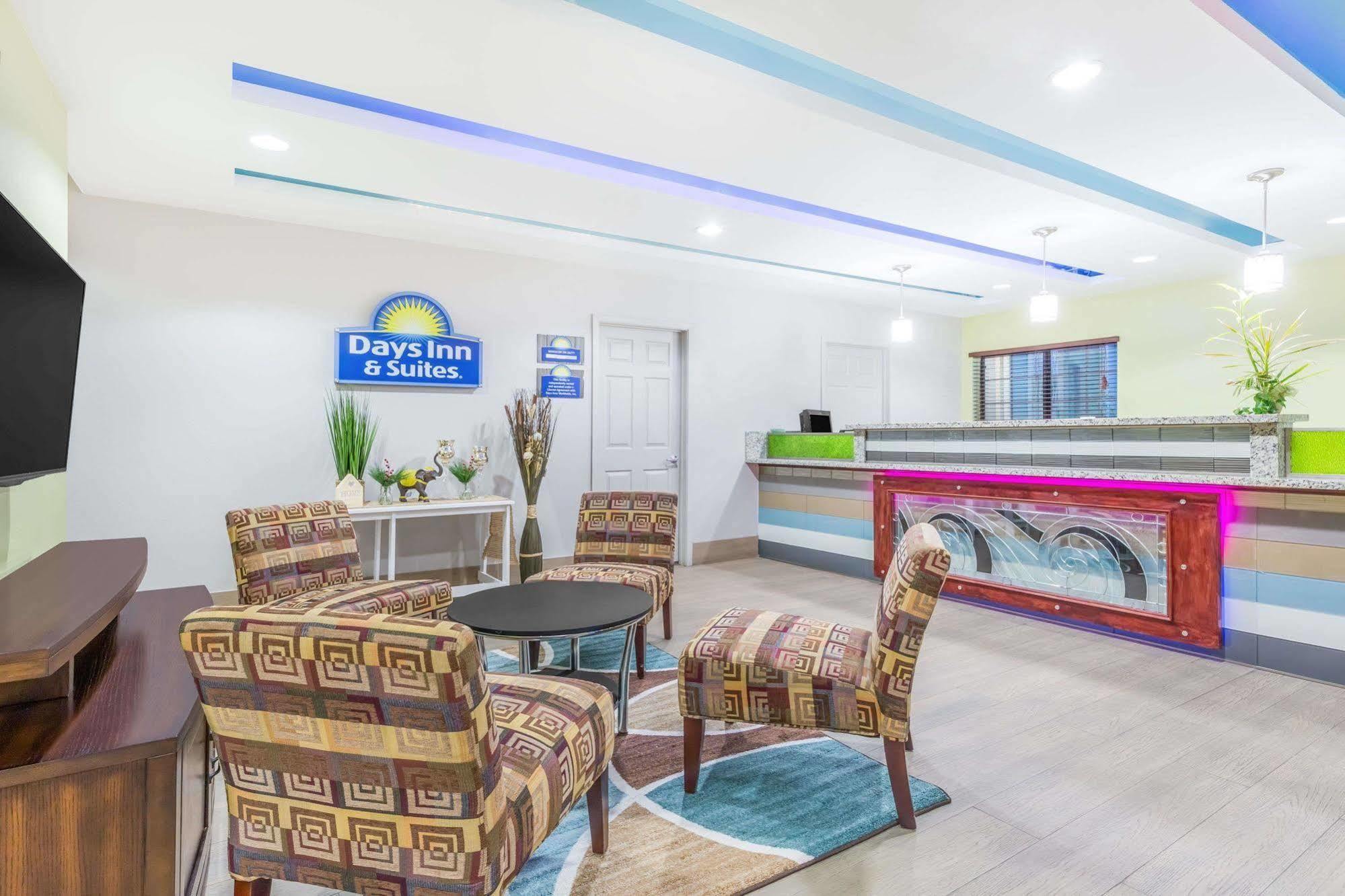 Days Inn & Suites By Wyndham Madisonville Esterno foto