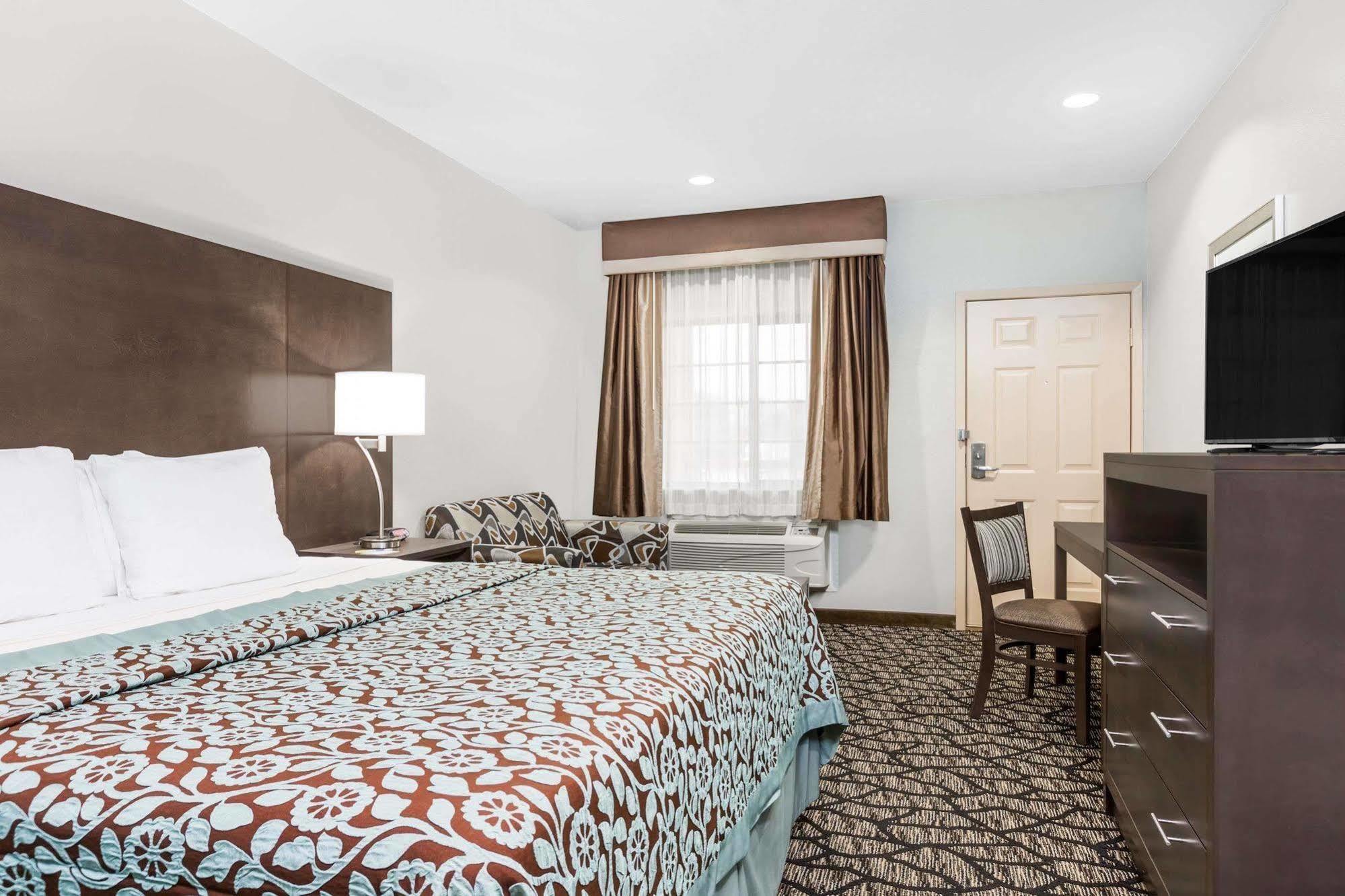 Days Inn & Suites By Wyndham Madisonville Esterno foto
