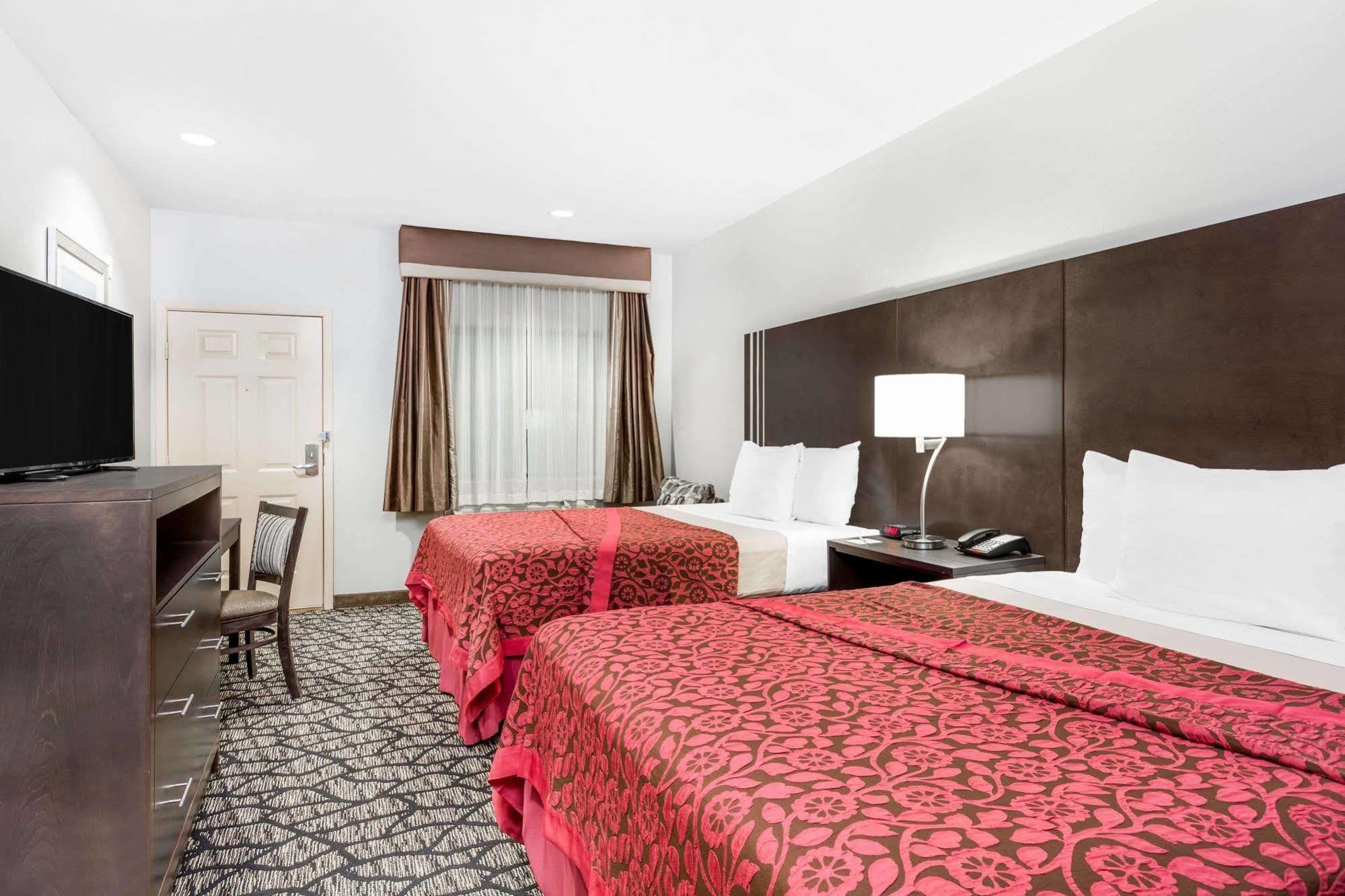 Days Inn & Suites By Wyndham Madisonville Esterno foto