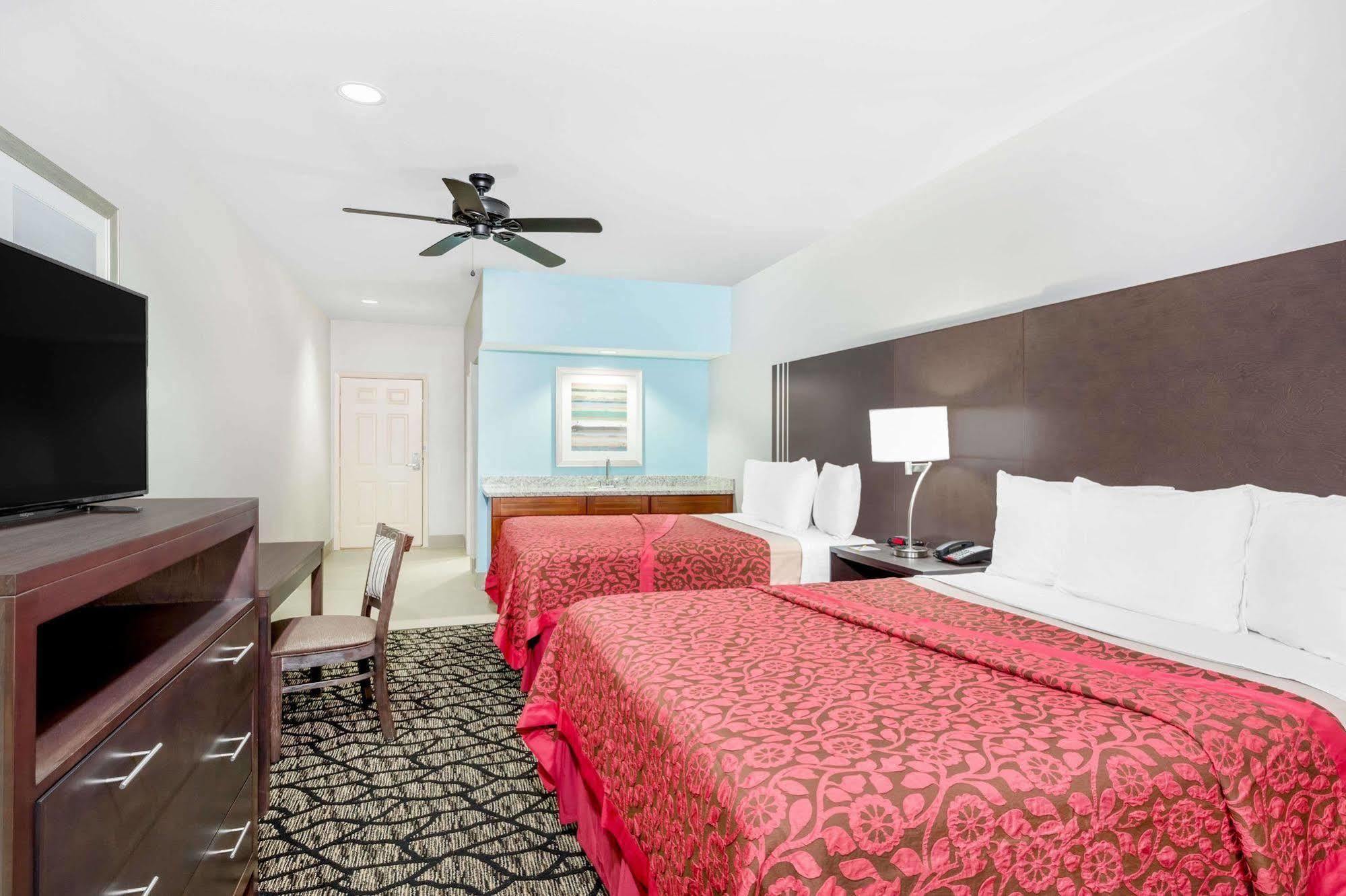 Days Inn & Suites By Wyndham Madisonville Esterno foto