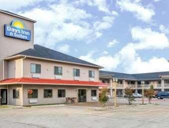 Days Inn & Suites By Wyndham Madisonville Esterno foto